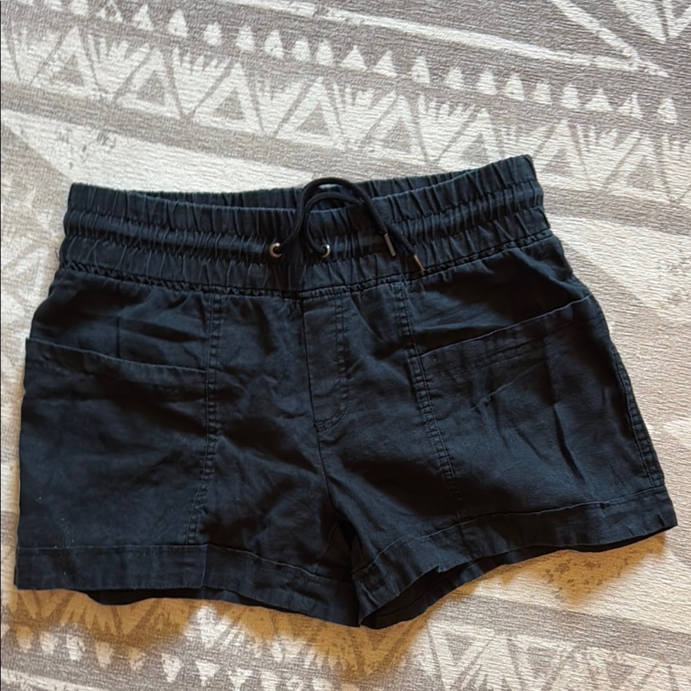 Athleta Black Cargo Shorts Elastic Waistband Athletic Style